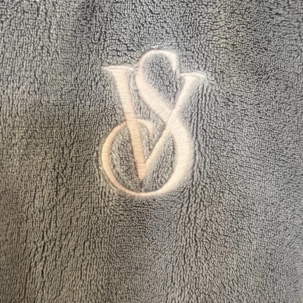 Victoria's Secret Women's Sleepwear Robe Gray Fleece Size S Belt Pocket - Picture 3 of 7